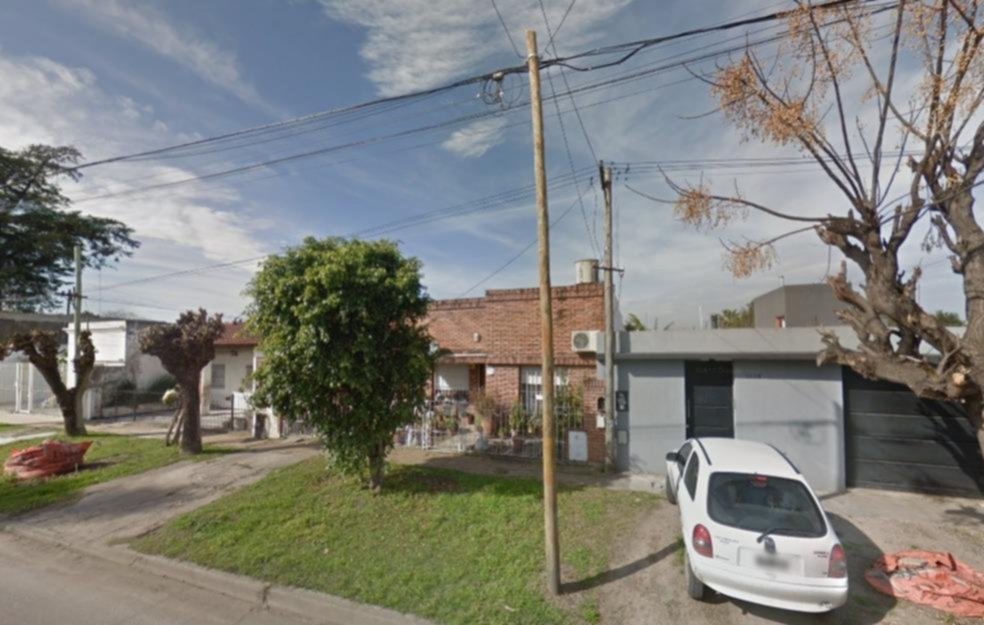 Esperaron a que la propietaria saliera, barretearon el portón y se metieron