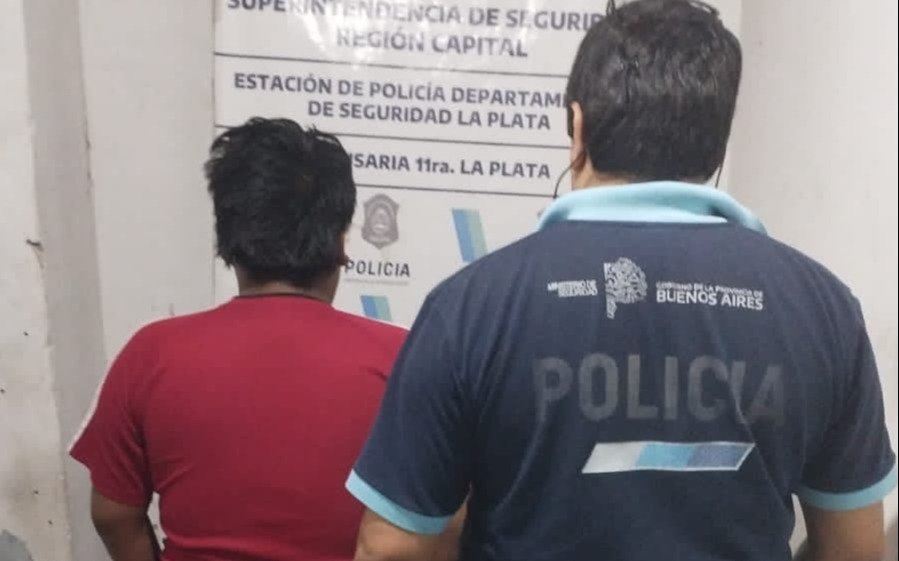 Tensión y revuelo en un hipermercado de La Plata: detienen a un hombre por mostrarle sus partes íntimas a un nene