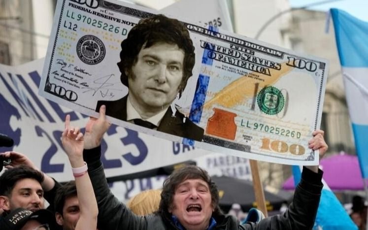 Qué pasará con el dólar y la devaluación a partir del lunes tras la asunción de Javier Milei
