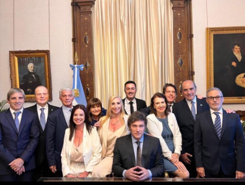Una inédita jura de un gabinete reducido