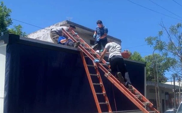 Quilmes: joven saltó del bajo nivel y se salvó de milagro