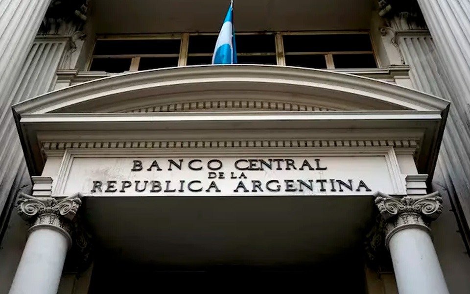 El presidente del Banco Central, Santiago Bausili convocó a una reunión a las entidades bancarias