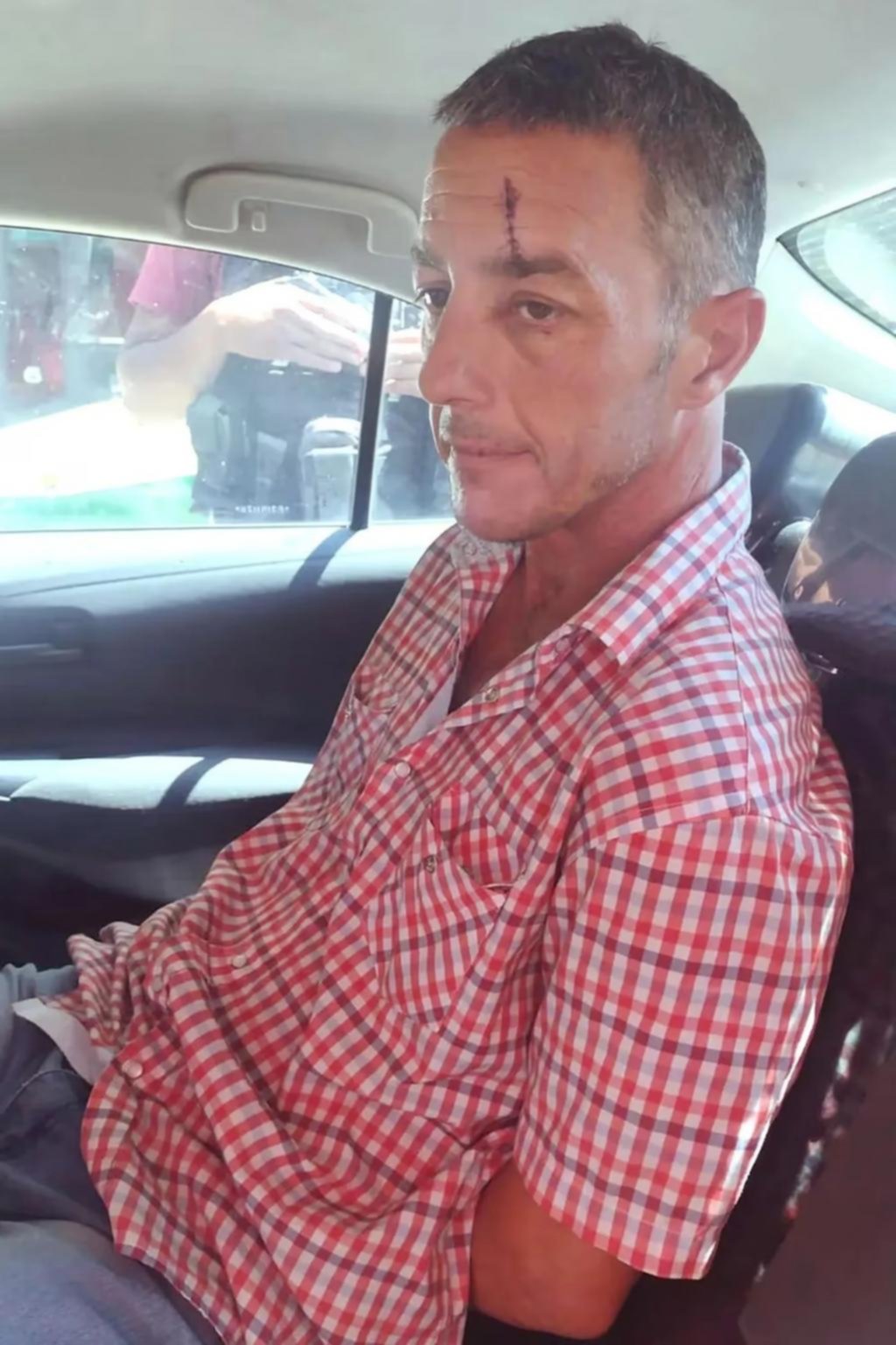 Detuvieron al hombre que arrojó un botellazo a Milei
