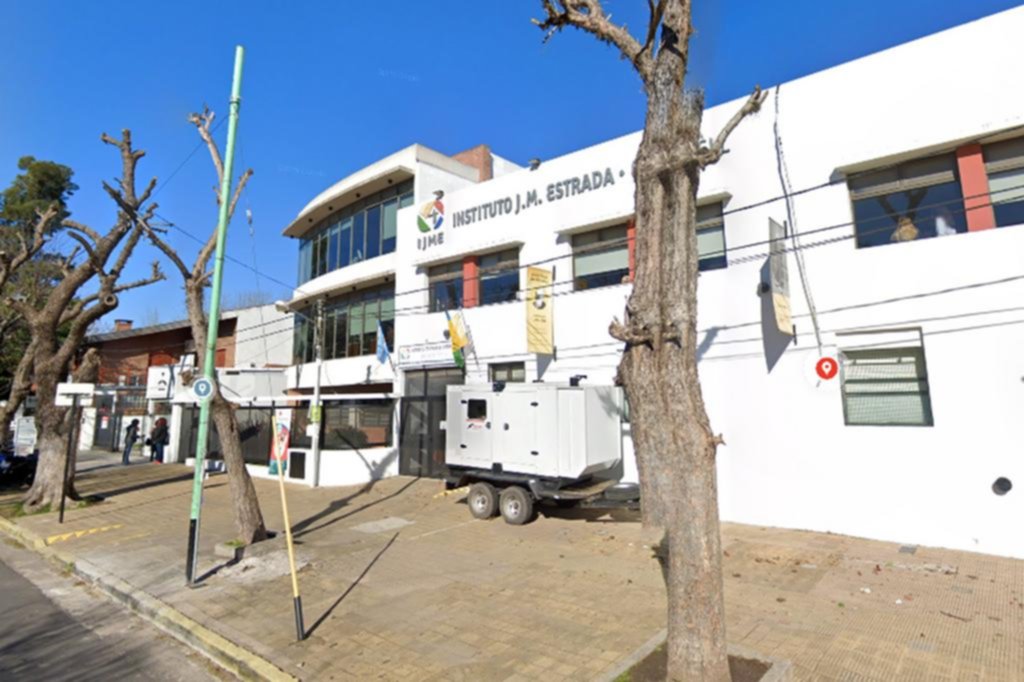 Suspenden en un colegio la entrega de diplomas