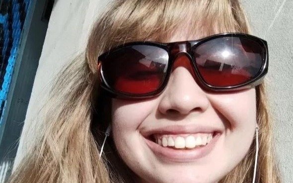 Joven recuperó lentes especiales que había perdido en la plaza de Ezpeleta