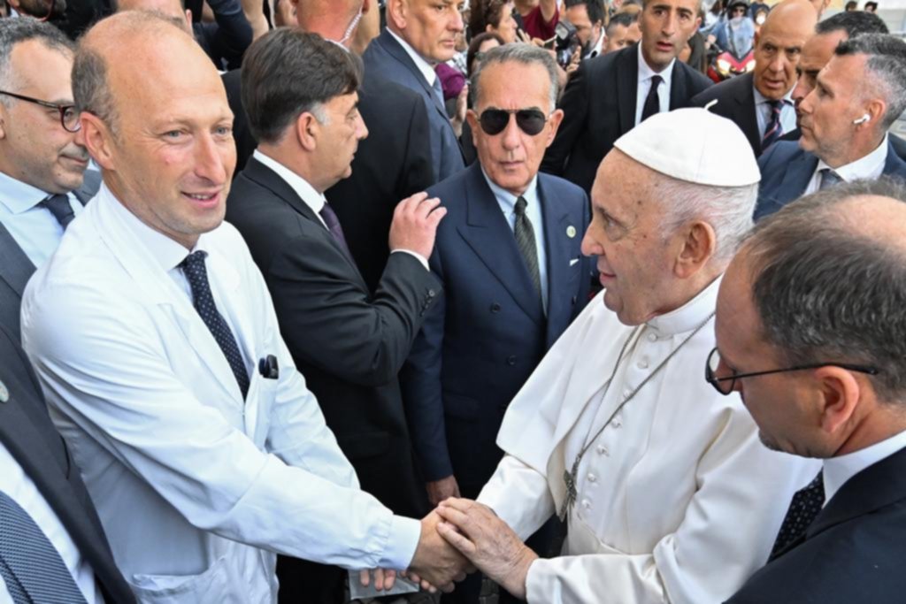 El cirujano del Papa, bajo investigación por fraude