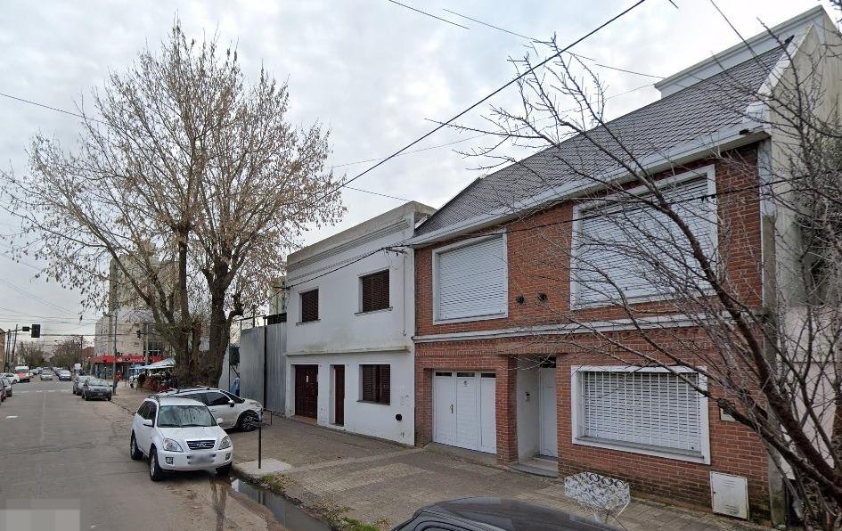 Algo huele mal: saquean una casa en La Plata y antes de irse, usan el baño