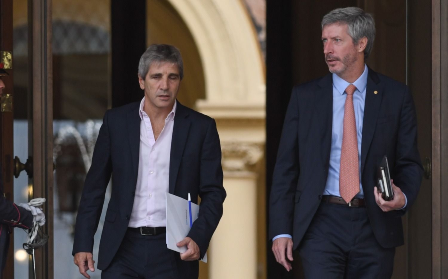 Caputo reveló que la inflación ya es del 1% diario y dijo que el objetivo sigue siendo dolarizar