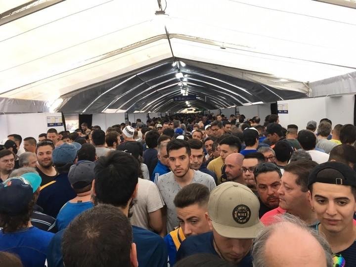 En Boca, por ahora se vota, pero los 13 mil socios lo harán en una mesa especial