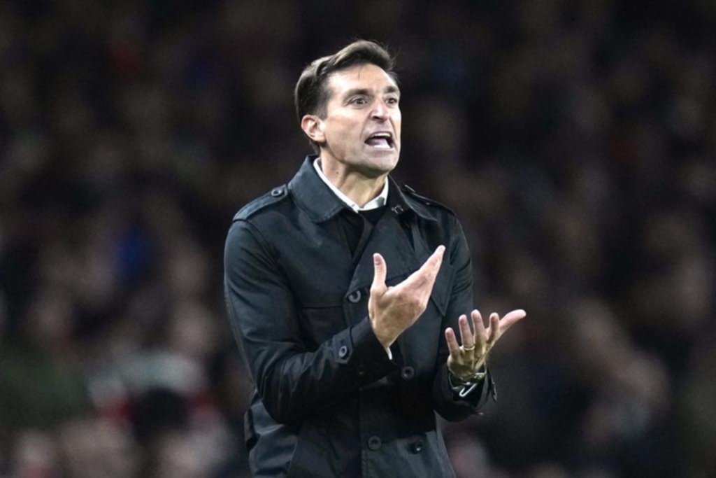 Sevilla perdió y echó al entrenador Diego Alonso
