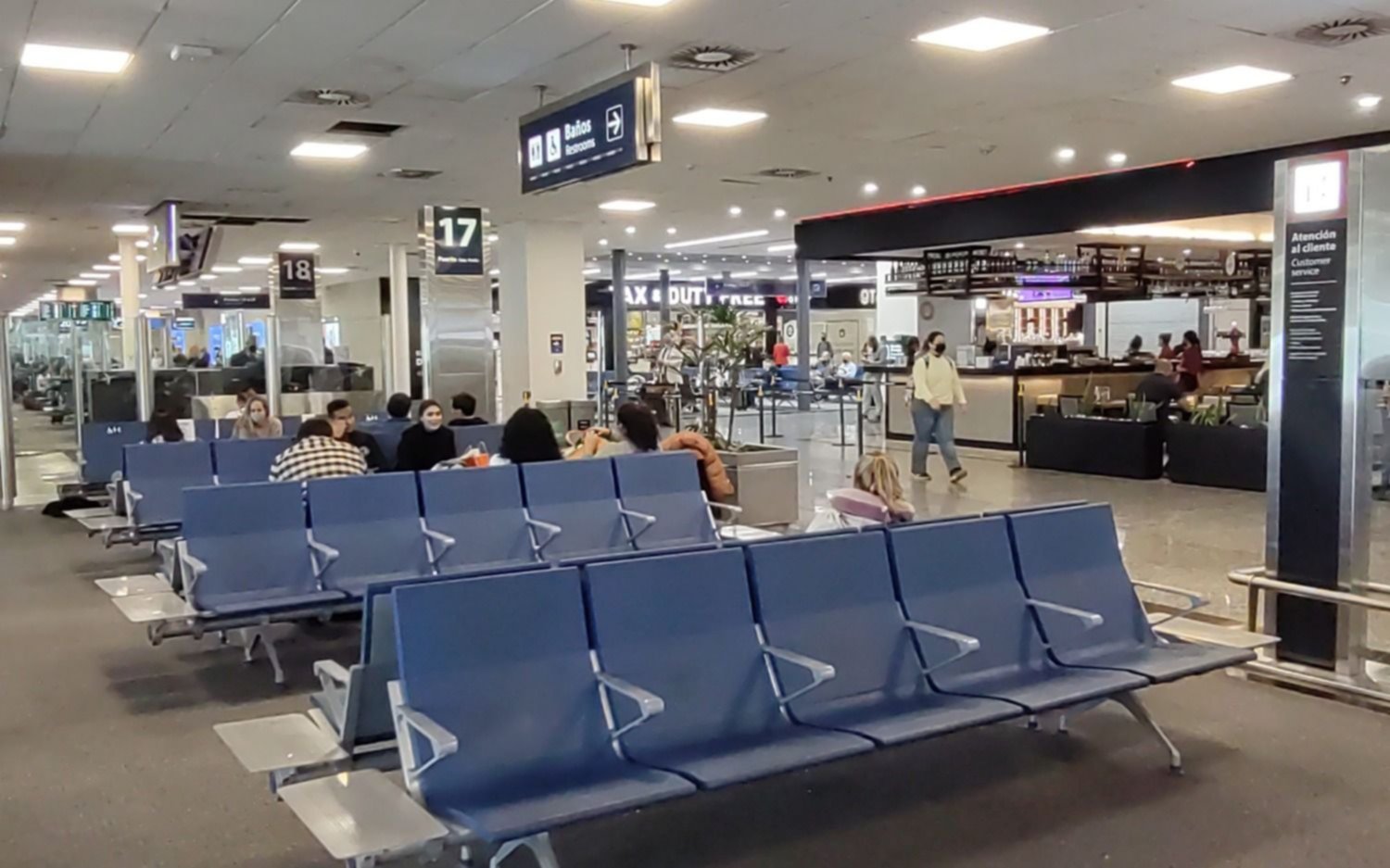El aeroparque Jorge Newbery vuelve a operar y hay 16 aviones de Aerolíneas fuera de servicio