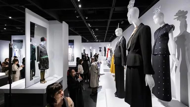 Moda: la feminidad, a tope de gama en el MET de Nueva York