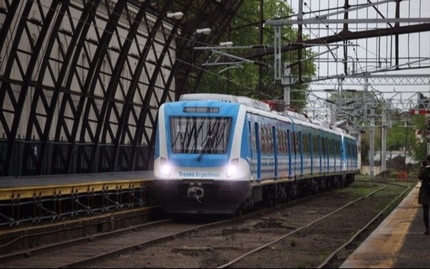 Tren Roca La Plata: el servicio continúa interrumpido tras la tormenta