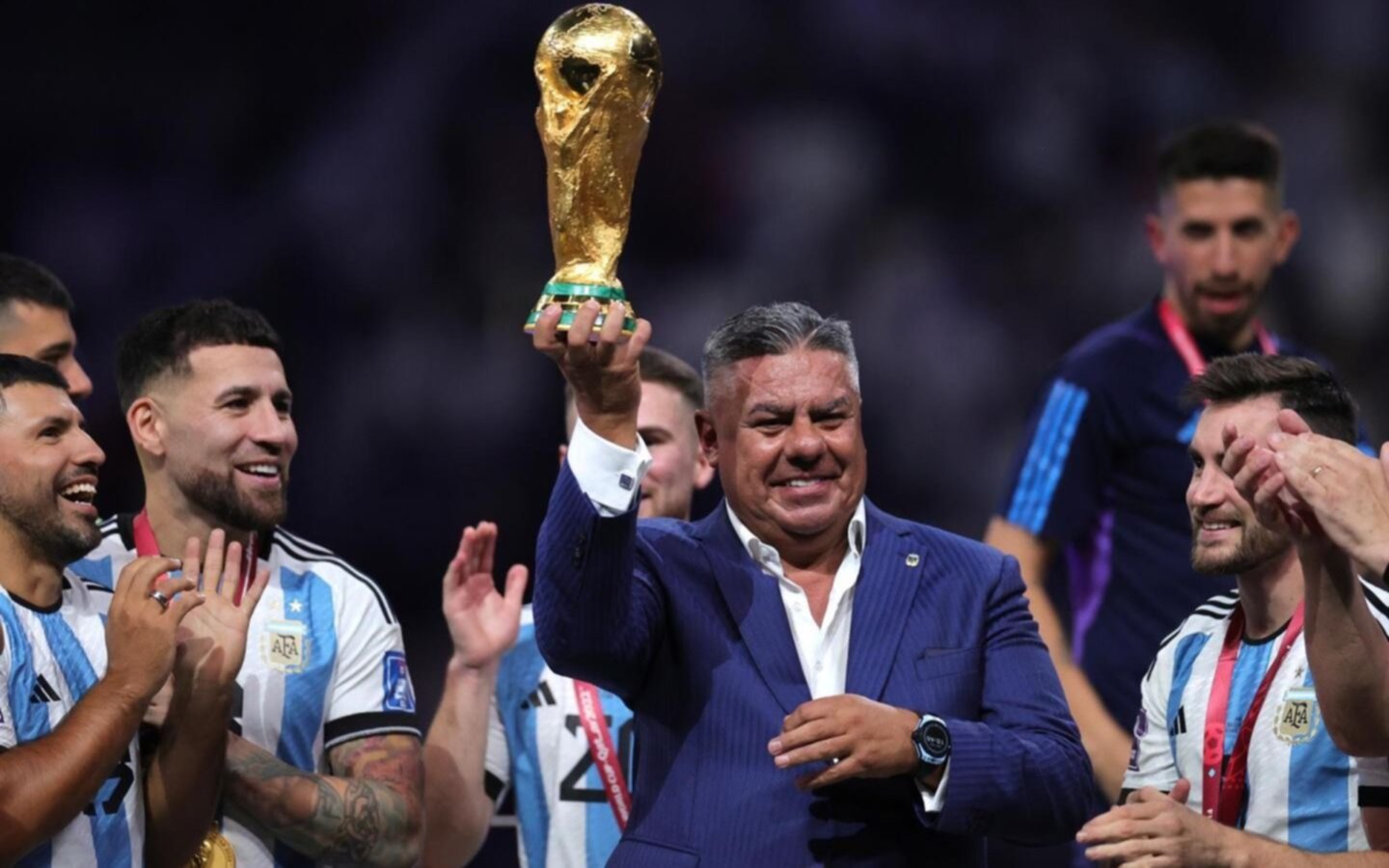 "¡Salud campeones del mundo!", el mensaje del presidente de AFA Chiqui Tapia, para recordar lo sucedido en Qatar 2022