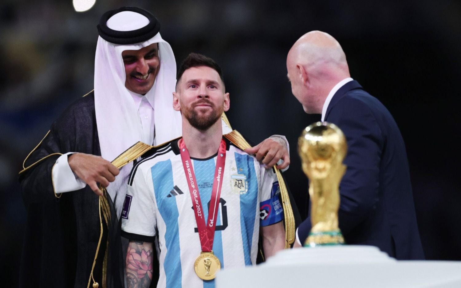 EL RECUERDO, EN FOTOS.- Hace un año llorábamos al grito de ¡dale campeón! viendo a Messi levantar la Copa del Mundo