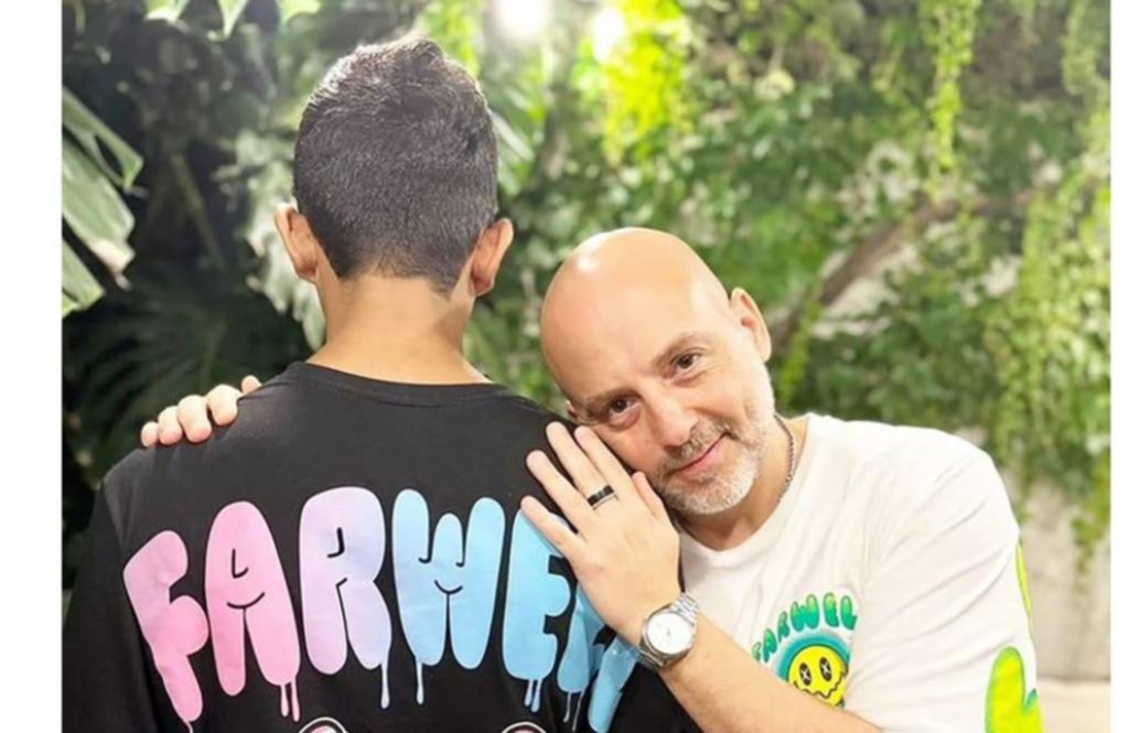 Muscari adoptó a un chico de 15 años