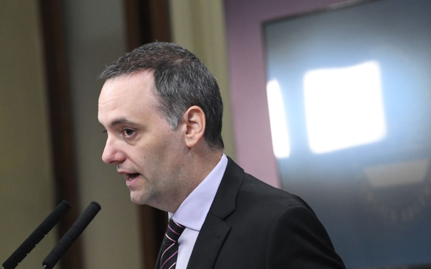 Planes sociales: habilitan un teléfono para denunciar "a los intermediarios"
