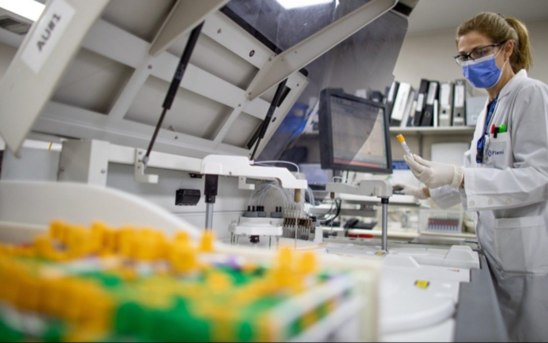 Bioquímicos alertan por laboratorios en riesgo de cierre, tras las medidas económicas “devastadoras”