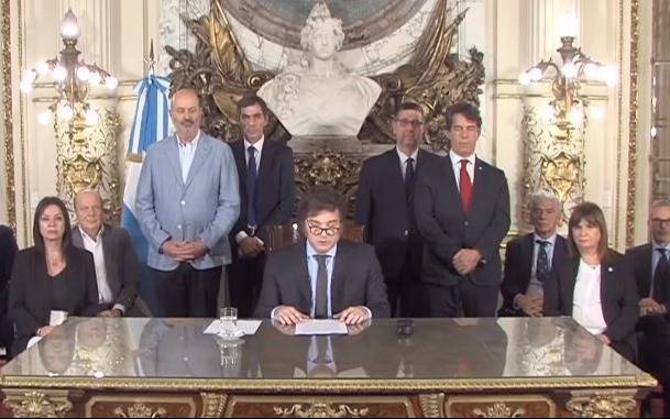 Una por una: las 30 medidas que anunció Javier Milei por DNU