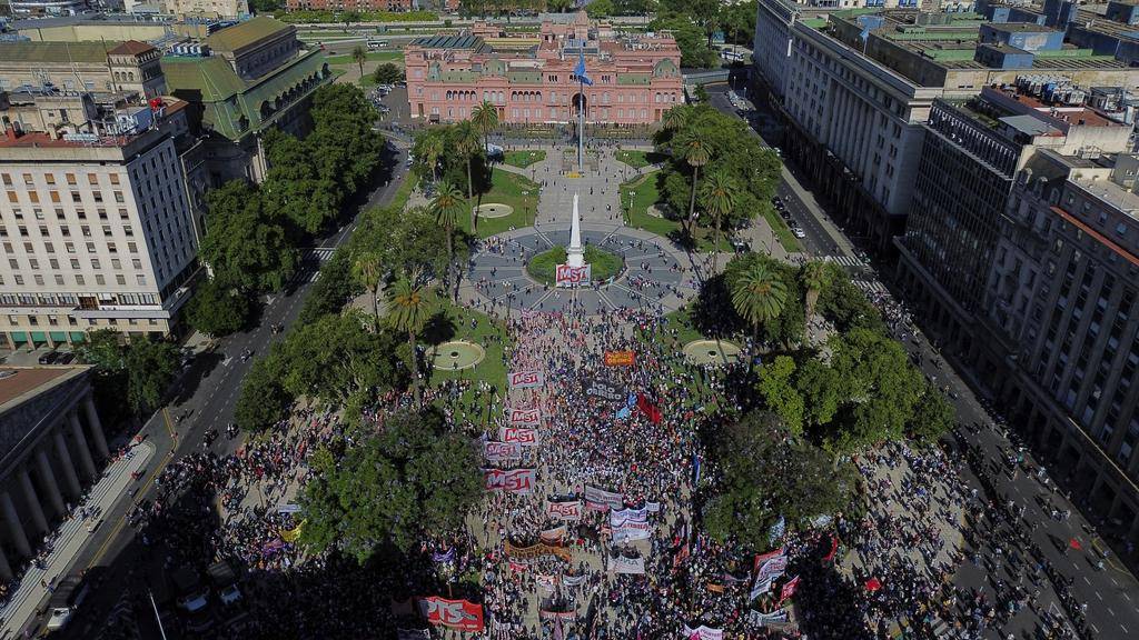 Con un fuerte operativo policial, el Gobierno limitó la movilización piquetera