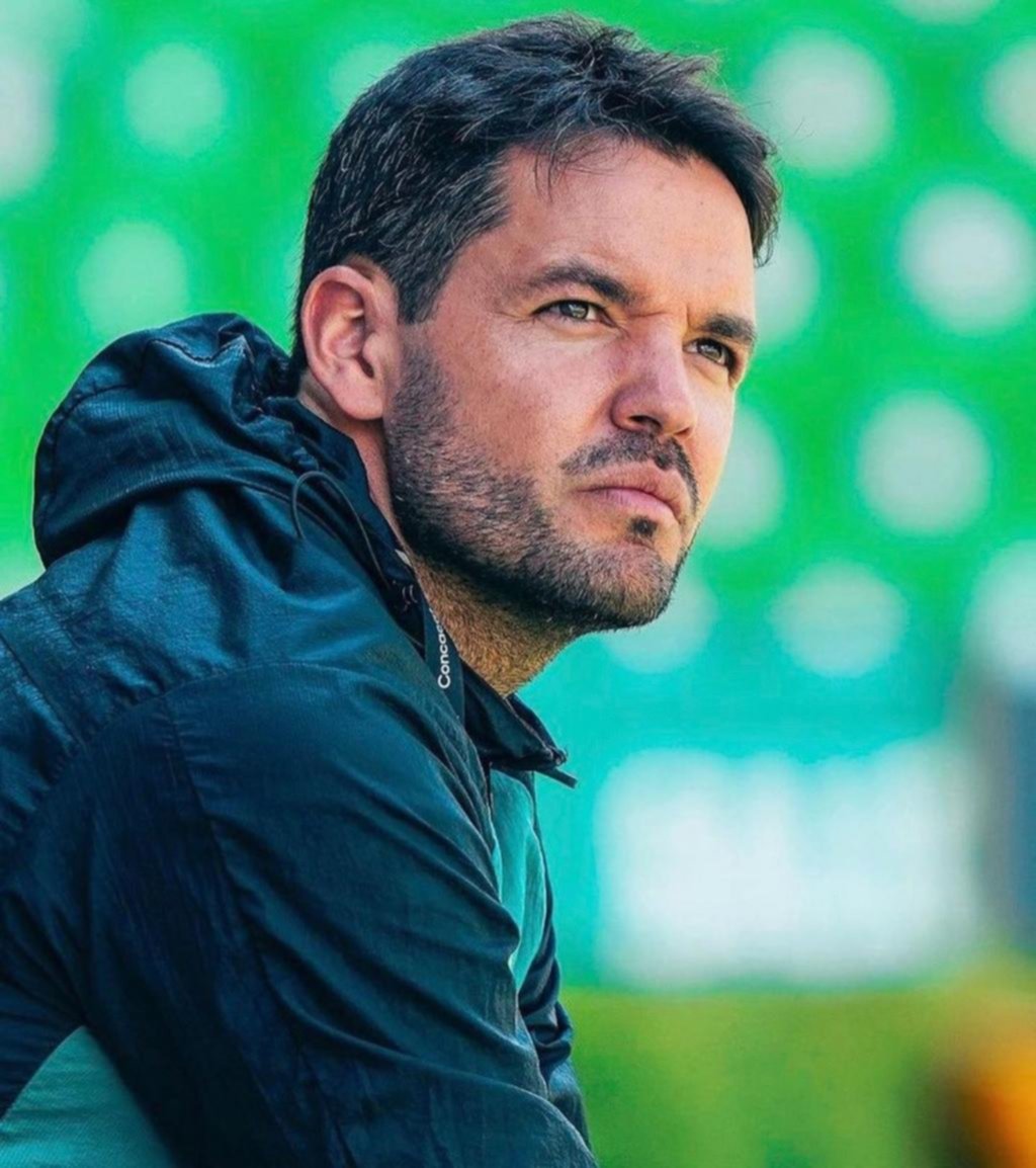 Nicolás Larcamón: el técnico platense, que dirigirá a un grande del fútbol brasileño