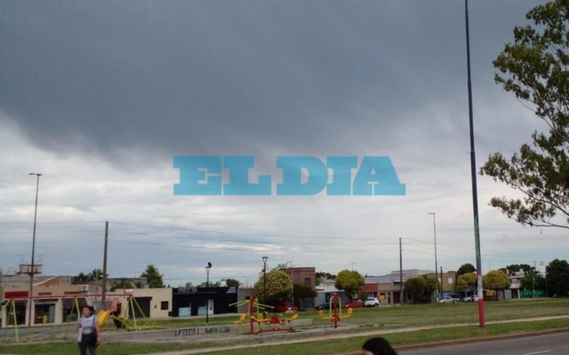 Tiempo de locos en La Plata: cielo negro, truenos, relámpagos, inesperada lluvia y... ¡sol!
