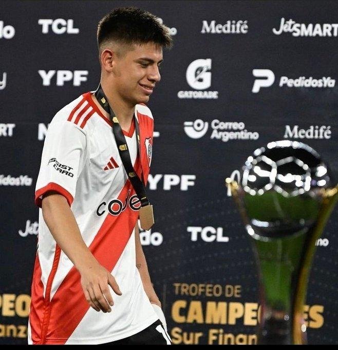 Echeverri sacudió el “Mundo River” y Brito llamó a la calma