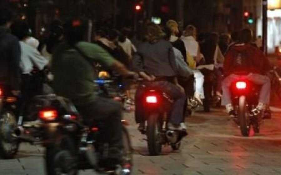 "No dejan descansar", la queja de los vecinos de un barrio de La Plata por ruidos de motos durante la madrugada