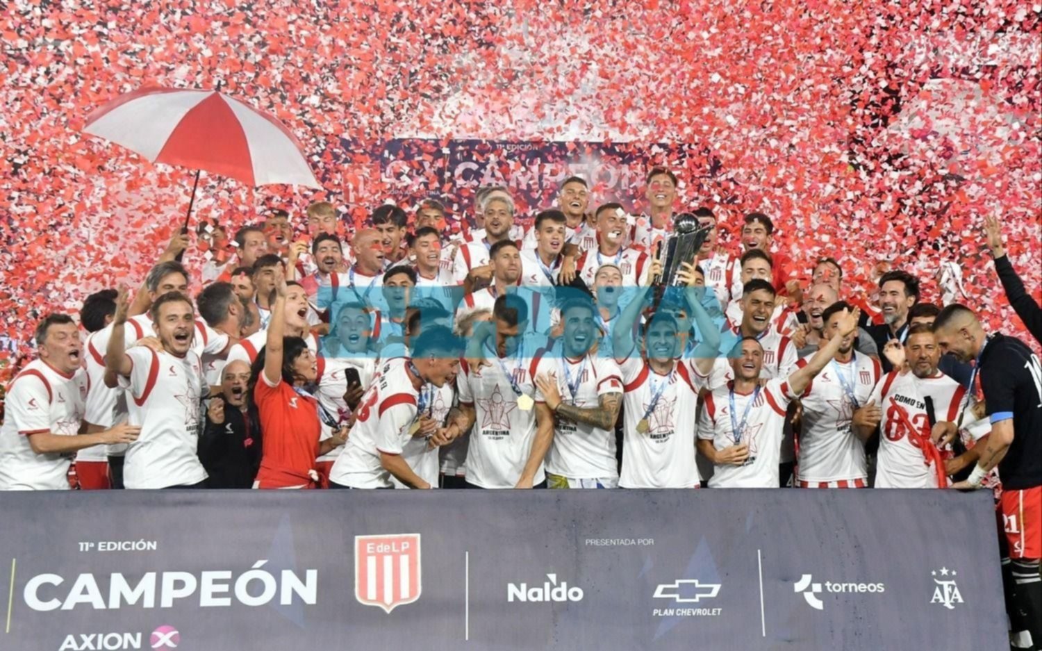 Estudiantes lanzó la edición especial del Campeón 2024 y la agotó en tiempo récord