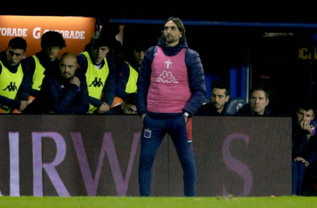 Asume Riquelme y Diego Martínez será el nuevo DT