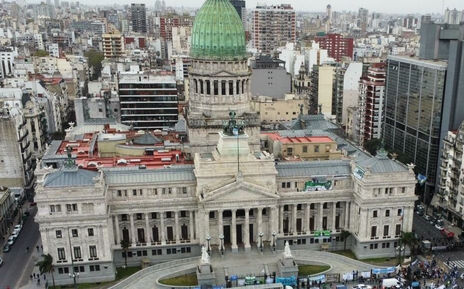 La Defensoría del Pueblo bonaerense presentó un amparo contra el DNU del Gobierno nacional