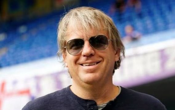 Quién es el dueño del Chelsea, el club de Inglaterra que quiere comprar a Estudiantes