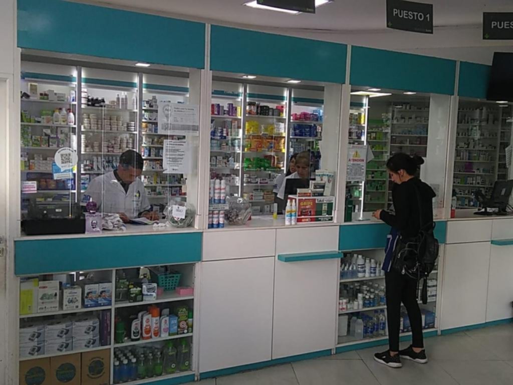 Farmacias cierran una hora en protesta al DNU