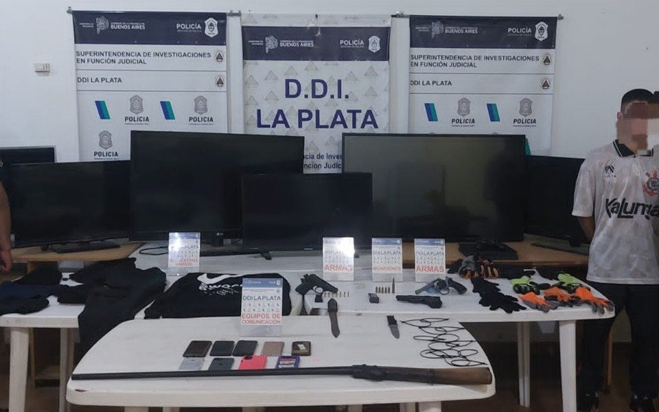 VIDEO. Múltiples allanamientos y un detenido de la banda del Focus, acusada de varias entraderas en la Región