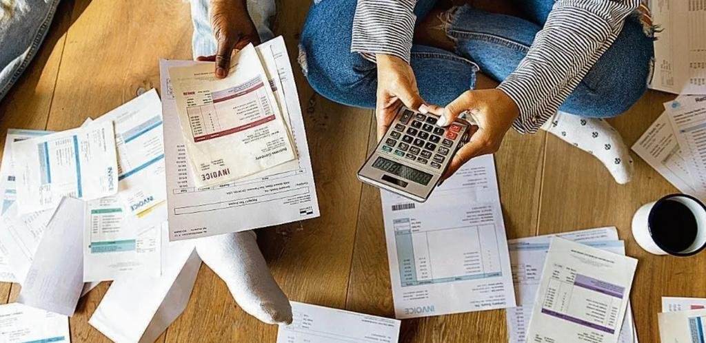 Saldar las deudas, un reto para los latinos mayores de 50 años