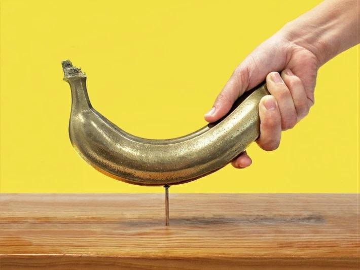 Una línea de martillos con forma de banana que causa furor