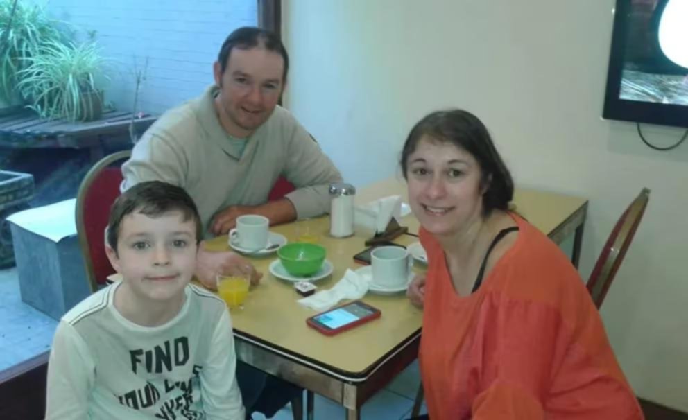 Qué se sabe de los crímenes de una mujer y su hijo de 11 años en un campo de Ruta 2