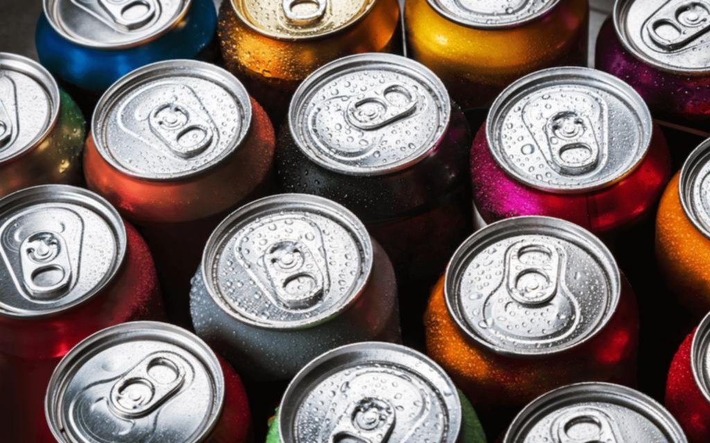 Bebidas energéticas: el riesgo del sobreconsumo de cafeína y azúcares