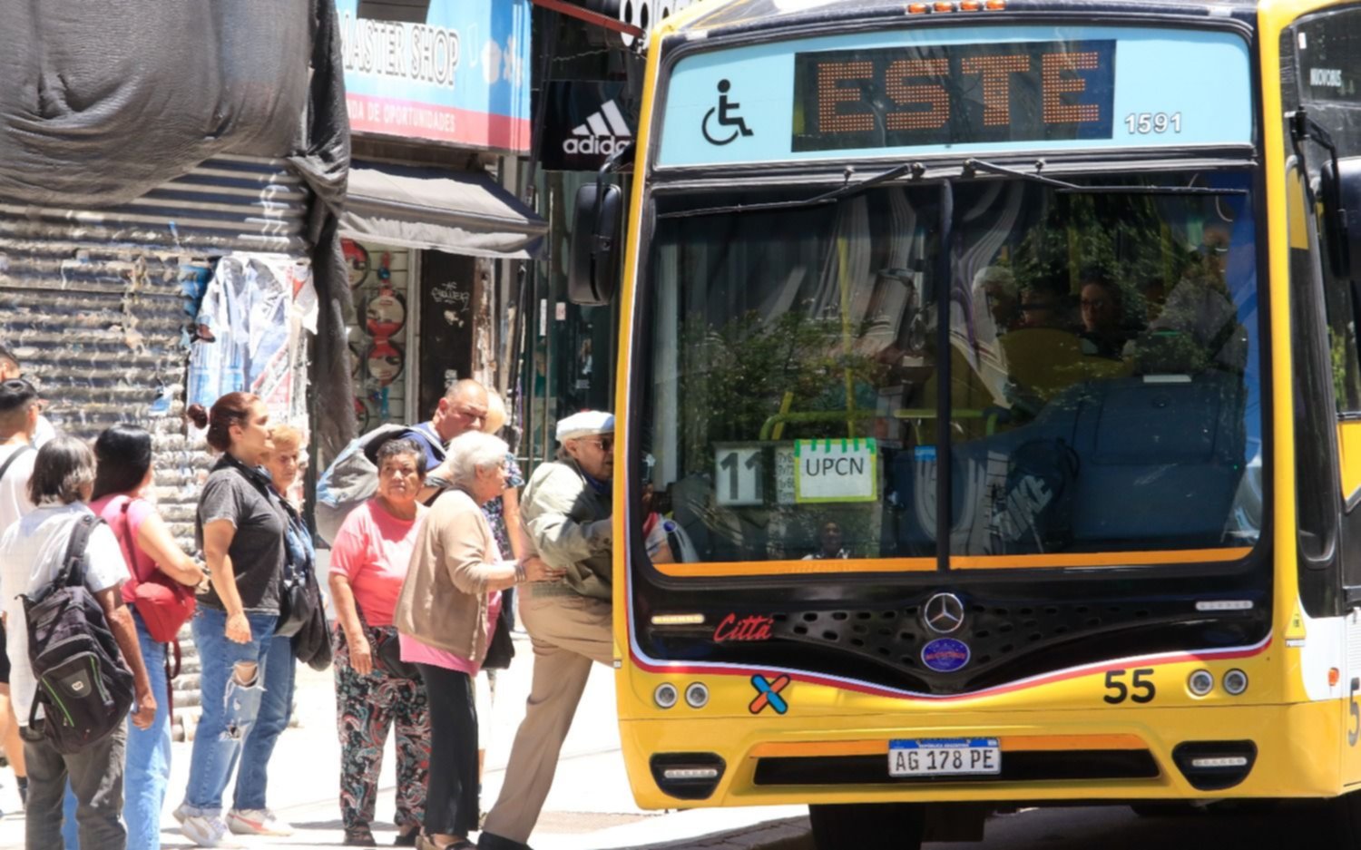 Micros, trenes y taxis: cuánto cuesta viajar desde enero 2024 en la Región