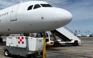 La aerolínea que opera en Argentina y es la tercera peor del mundo por vuelos cancelados