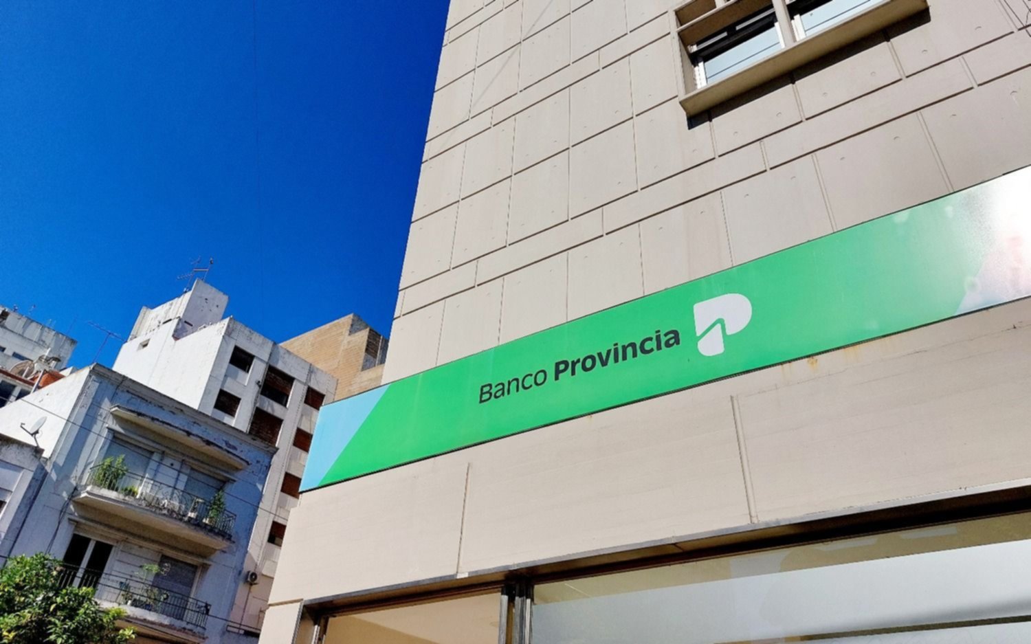Atención La Plata: los bancos cambian de horario durante el verano