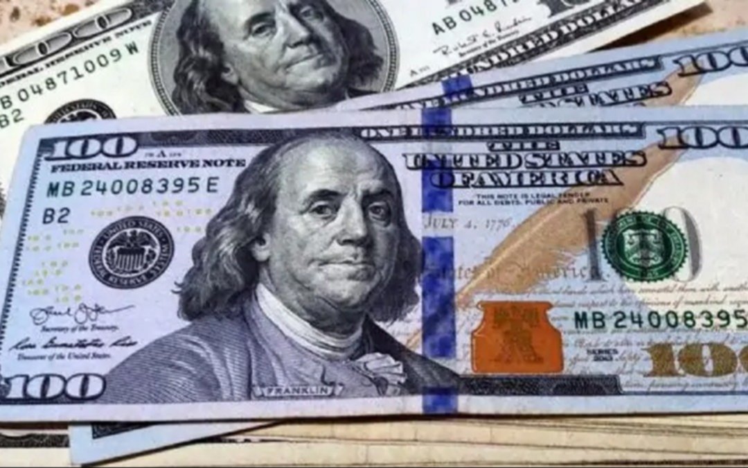 El dólar blue cayó a $1.100 y la brecha con el cambio oficial rompió el 10%