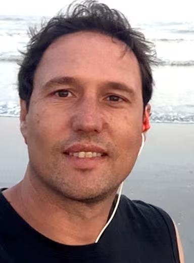 Continúa grave el chico que asesinó a su padre