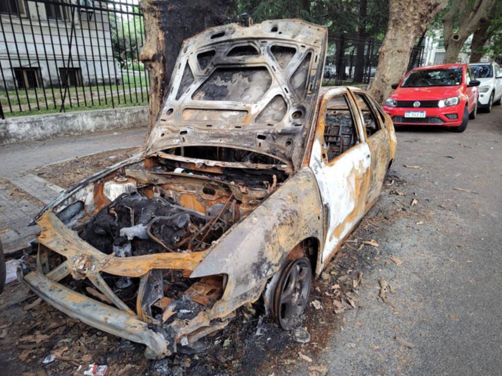 Crece la cantidad de vehículos abandonados en la Ciudad