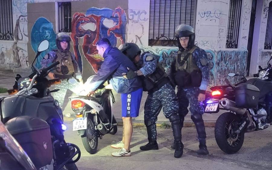  Aprehendidos, motos incautadas, cocaína y hasta un revólver en operativo anti motochorros en La Plata