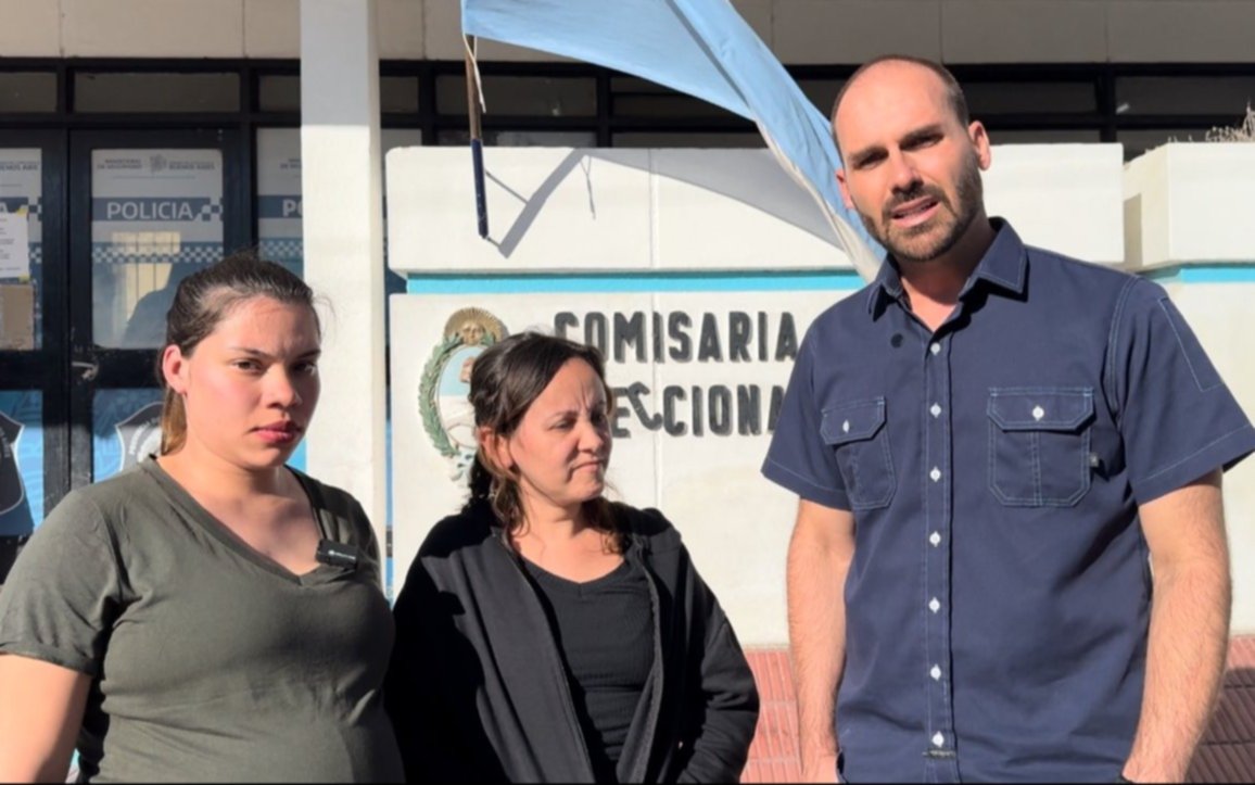 El hijo de Jair Bolsonaro visitó a dos brasileños detenidos en La Plata por el intento de golpe contra Lula da Silva