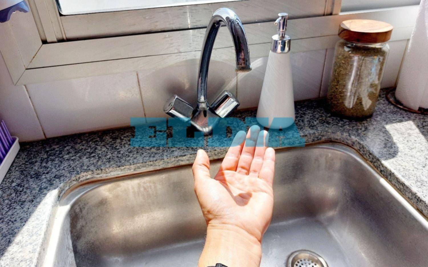 Una zona de Villa Elvira sin agua desde hace una semana