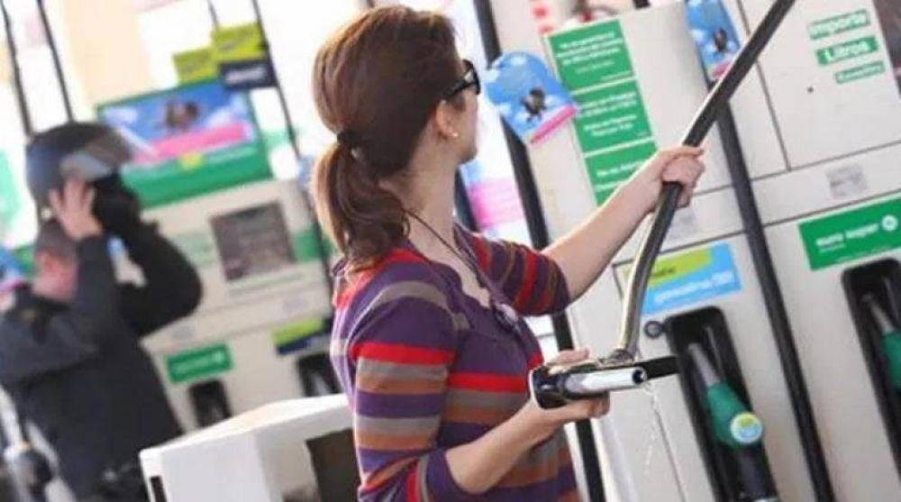 Se abrió la polémica por el autoservicio de naftas