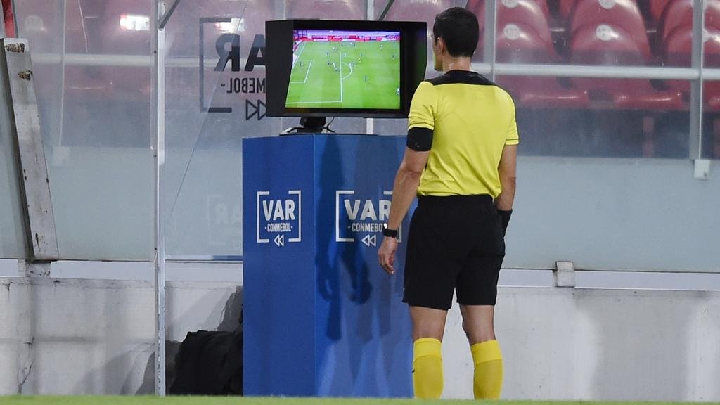 La final del reducido se disputará con el VAR