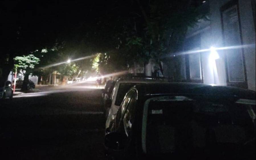 Reclamo por falta de luminarias y robos en un barrio de La Plata: "Aprovechan la oscuridad"